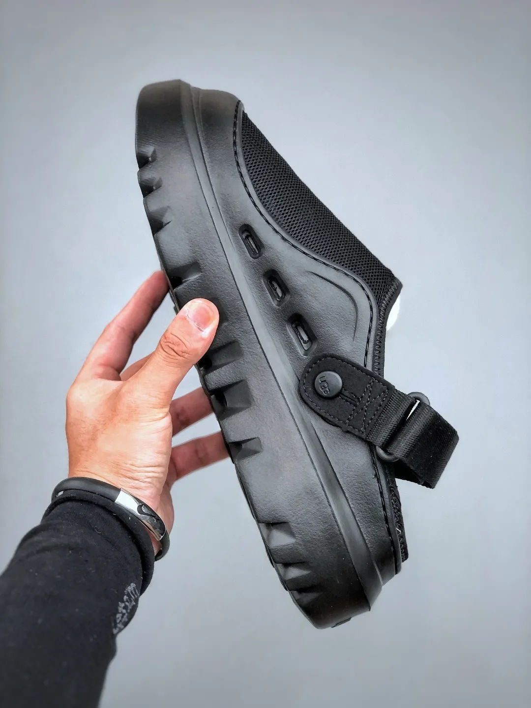 💰440 support store L/UGG summer new snow answer SKTA classic simple, comfortable and versatile, fashionable and casual, thick sole, comfortable, lightweight and breathable clog shoes, silent, wear-resistant and anti-wear. It is a vitality bomb in summer, full of youthful vitality, mesh material is breathable and light, super cool to wear in summer. Adjustable buckle design, convenient and considerate. The thick sole is non-slip and makes walking stable. Whether you are playing on the beach or strolling in the city streets, it can make you full of energy and become the center of attention ~ Size: 38-44
